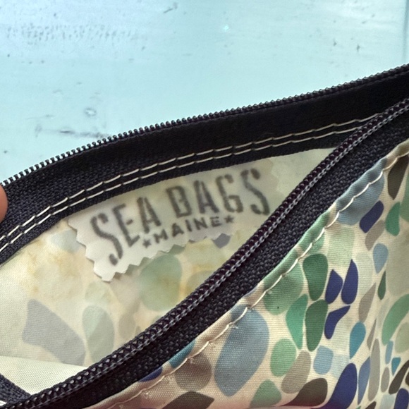 Multicolor Abstract Pattern Pouch - Picture 3 of 3